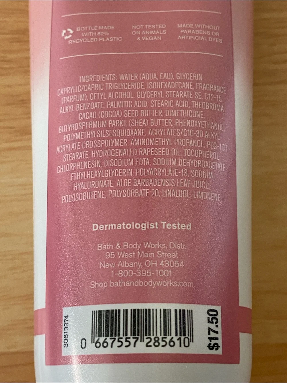 Bath & Body Works Ultimate Hydration Strawberry Snowflakes Body Cream NWT 8 oz.